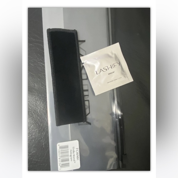 LASHIFY - THE BIRDIE WAND™ HOLOGRAM    3.7" L x 0.6" W
Japanese stainless steel - Picture 3 of 8